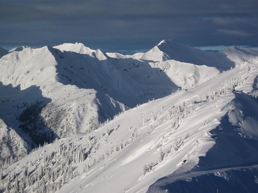 Whitewater Lodge Golden Extérieur photo