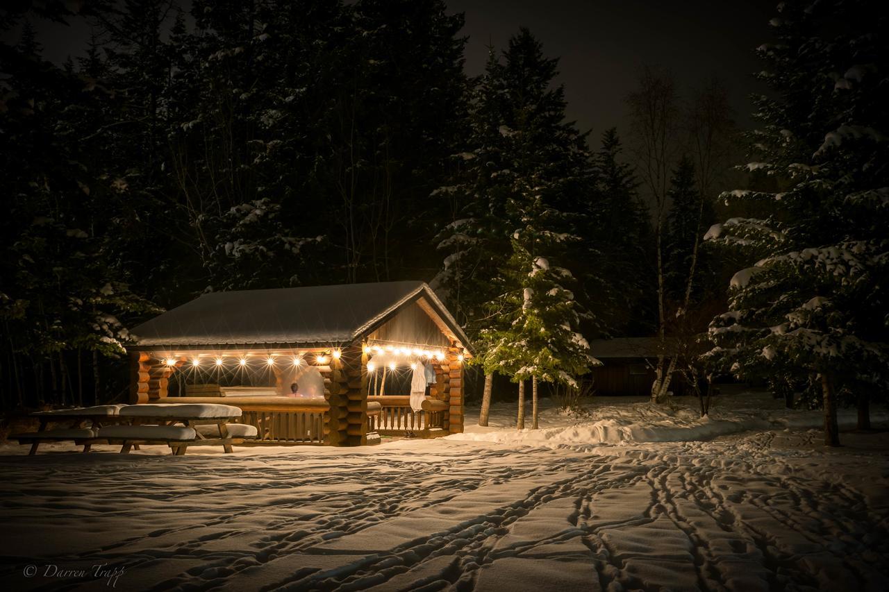 Whitewater Lodge Golden Extérieur photo