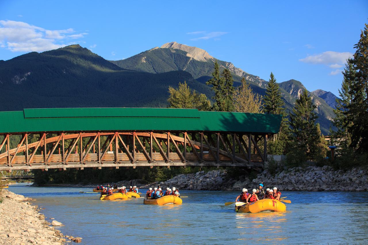 Whitewater Lodge Golden Extérieur photo